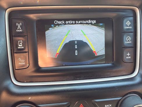 Used 2017 Jeep Grand Cherokee Laredo AWD/4WD image 26