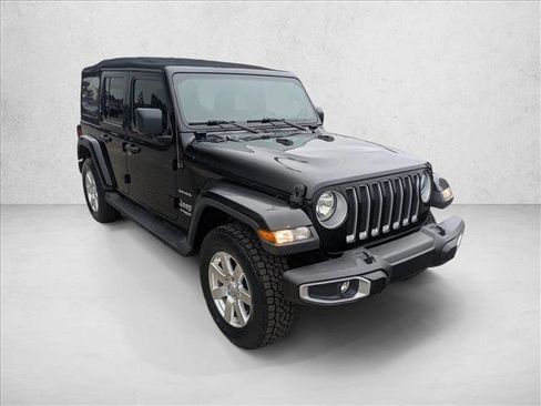 Used 2018 Jeep Wrangler Unlimited Sahara image 3