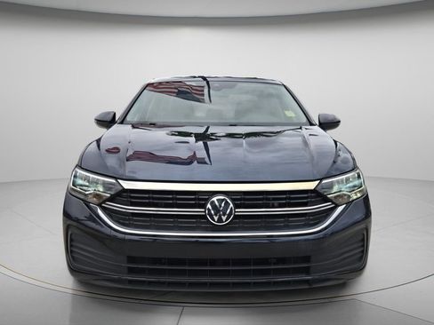 Used 2024 Volkswagen Jetta SE w/ Panoramic Sunroof Package FWD image 5
