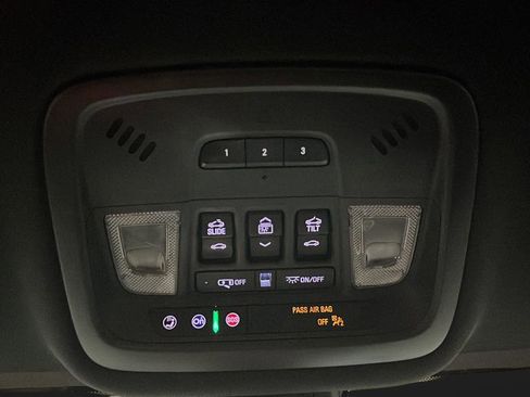 Used 2023 Chevrolet Traverse RS AWD/4WD image 35