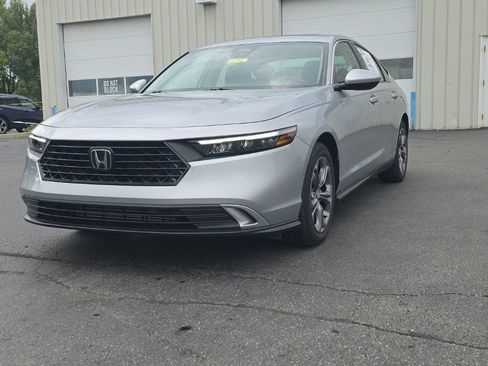 Used 2023 Honda Accord EX image 3