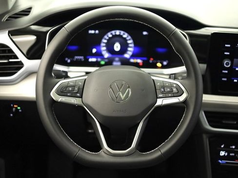 New 2026 Volkswagen Taos SE image 13