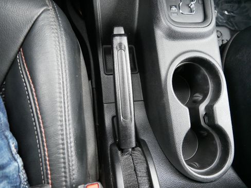 Used 2016 Jeep Wrangler Unlimited Sahara image 33