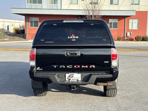 Used 2022 Toyota Tacoma TRD Sport image 24