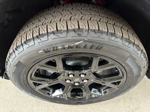 New 2026 Ford Maverick Lariat w/ Black Appearance Package image 8