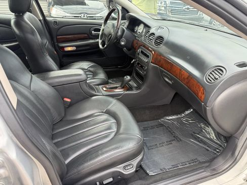 Used 2002 Chrysler Concorde Limited image 9