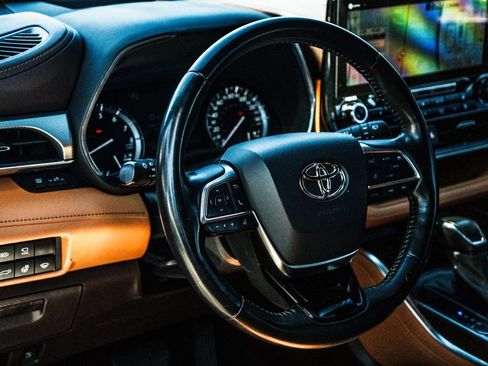 Used 2021 Toyota Highlander Platinum AWD/4WD image 25