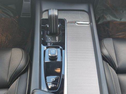 Used 2022 Volvo XC60 T8 R-Design w/ Advanced Package AWD/4WD image 23