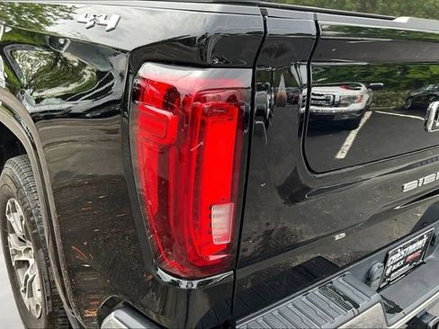 Used 2022 GMC Sierra 1500 SLT w/ SLT Convenience Package AWD/4WD image 24