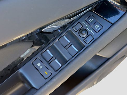 Used 2025 Land Rover Range Rover Evoque S image 22