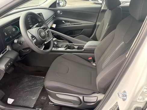 New 2026 Hyundai Elantra Hybrid FWD image 11
