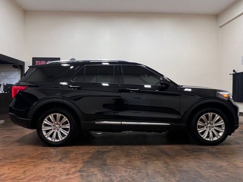 Used 2020 Ford Explorer Limited w/ Equipment Group 310A AWD/4WD image 10