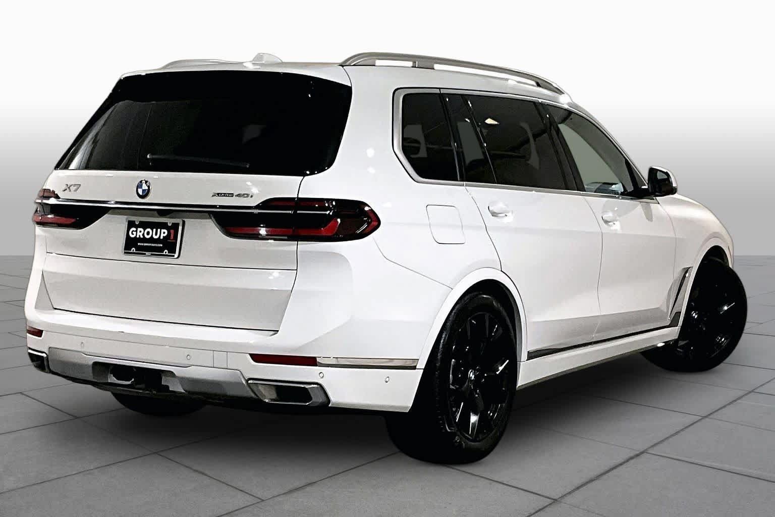 Used 2023 BMW X7 xDrive40i w/ Parking Assistance Package AWD/4WD image 12