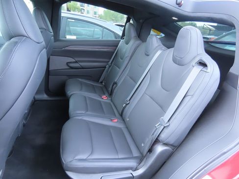 Used 2023 Tesla Model X image 10