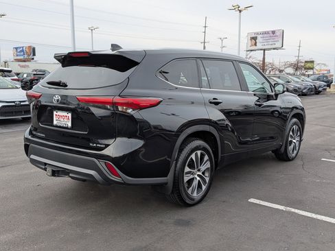Certified 2023 Toyota Highlander XLE image 8