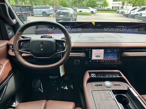 New 2026 Lincoln Navigator L Reserve AWD/4WD image 23
