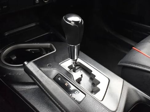 Used 2017 Toyota RAV4 XLE AWD/4WD image 35