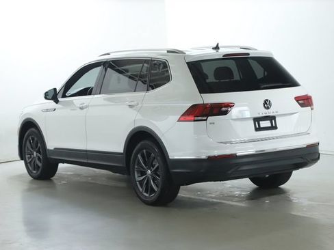 Used 2023 Volkswagen Tiguan SE w/ Panoramic Sunroof Package FWD image 42
