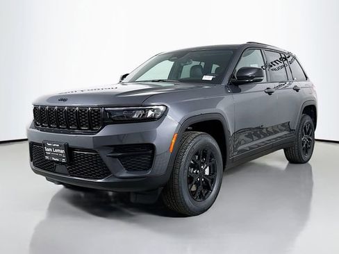 New 2025 Jeep Grand Cherokee Altitude image 3