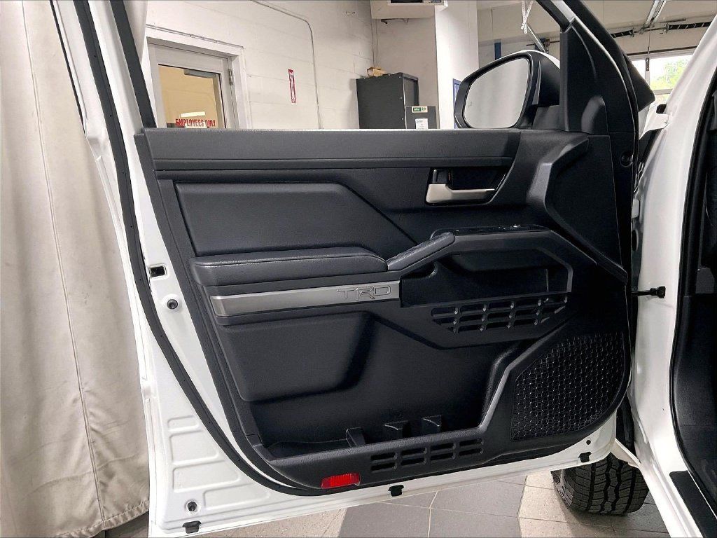 Used 2025 Toyota Tacoma 4x4 Double Cab Hybrid image 9