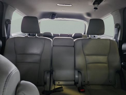Used 2016 Honda Pilot Touring image 17