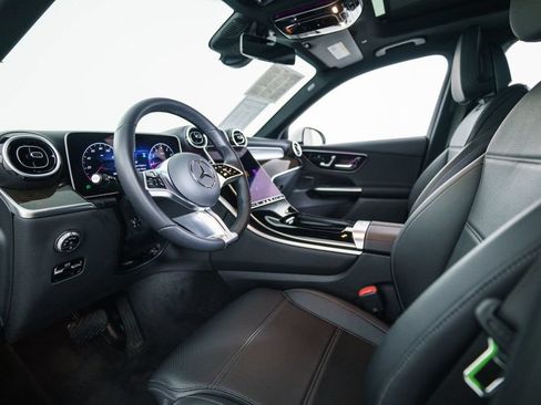 Certified 2025 Mercedes-Benz GLC 300 4MATIC image 4