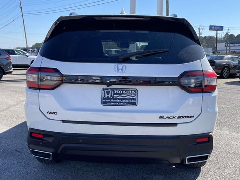 Certified 2025 Honda Pilot Black Edition image 3