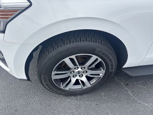 Used 2024 Ford Expedition Limited image 11