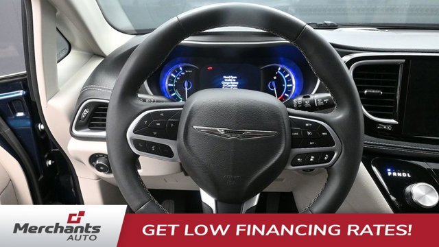 Used 2023 Chrysler Pacifica Touring-L FWD image 19
