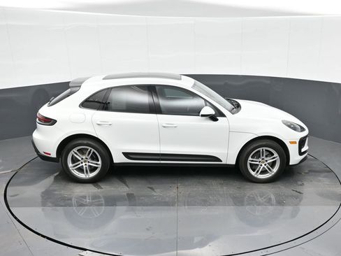 Certified 2025 Porsche Macan image 31