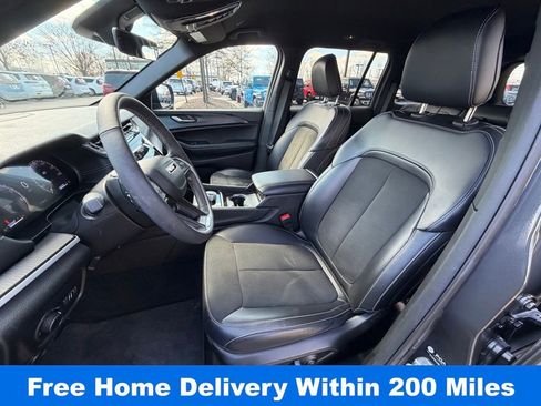 Used 2025 Jeep Grand Cherokee Altitude image 19