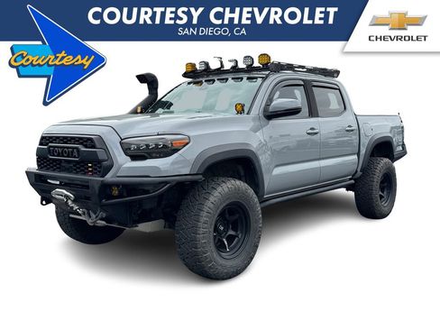 Used 2019 Toyota Tacoma TRD Off-Road AWD/4WD image 1