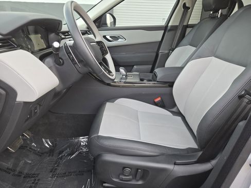 Used 2025 Land Rover Range Rover Velar Dynamic SE image 12