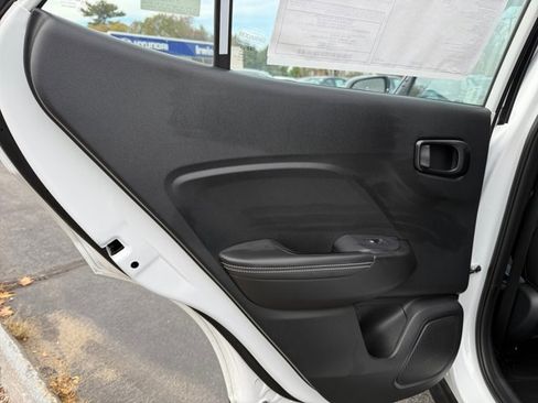 Certified 2025 Hyundai Venue Limited image 25