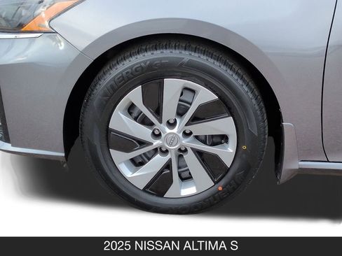 Used 2025 Nissan Altima 2.5 S image 12