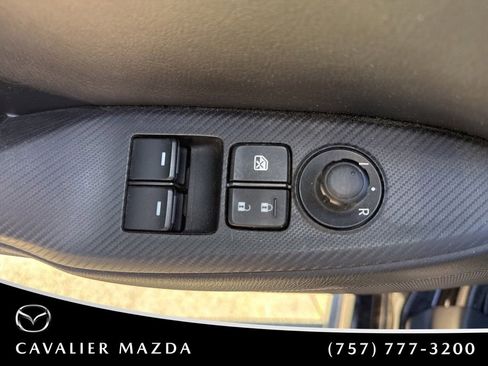 Used 2018 MAZDA MX-5 Miata Club RWD image 9