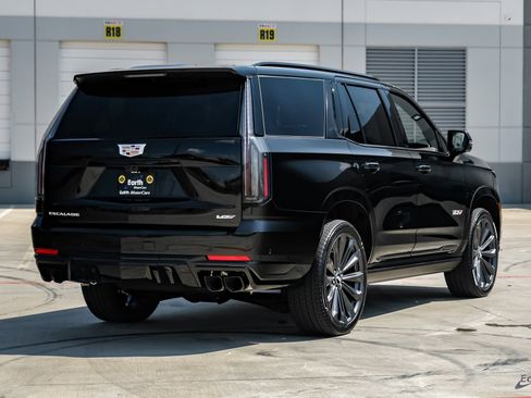 Used 2025 Cadillac Escalade V image 13