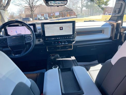 Used 2024 GMC Hummer EV 3X image 21