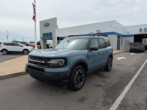 Used 2023 Ford Bronco Sport Outer Banks w/ Tech Package AWD/4WD image 4