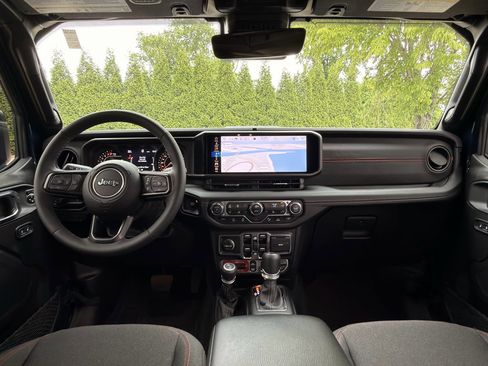 Used 2025 Jeep Gladiator Rubicon w/ Safety Group AWD/4WD image 14