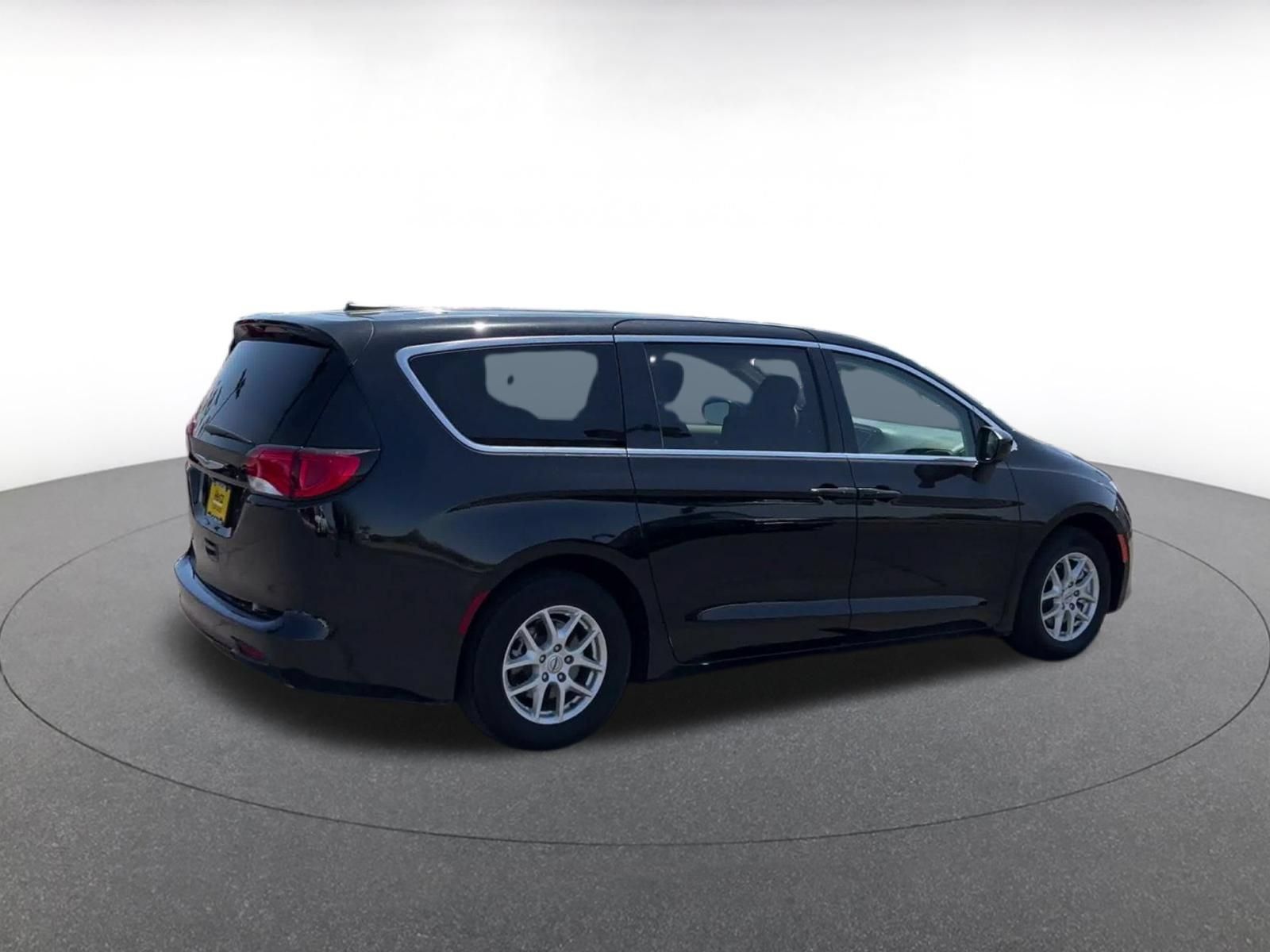 Used 2024 Chrysler Voyager LX FWD image 14