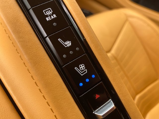 Used 2021 Chevrolet Corvette Stingray Premium Conv w/ Z51 Performance Package RWD image 33