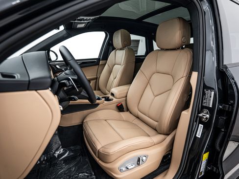 New 2025 Porsche Macan image 5