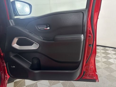 Used 2024 Nissan Frontier SL w/ Technology Package image 29