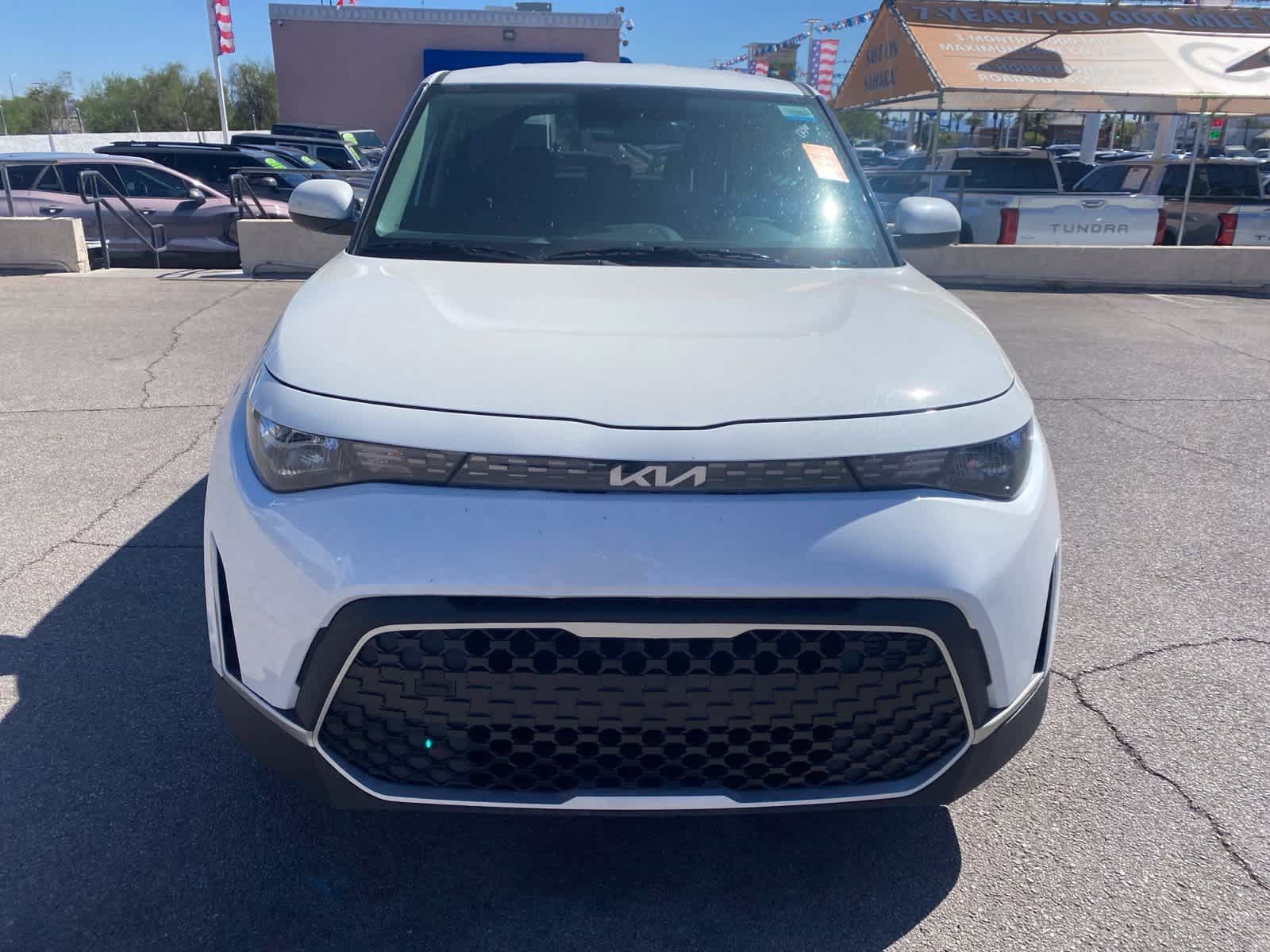 Used 2025 Kia Soul LX w/ LX Technology Package FWD image 2