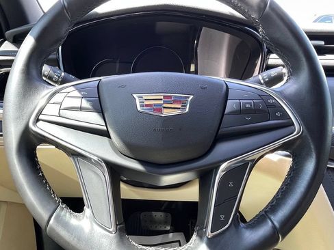Used 2019 Cadillac XT5 FWD image 17