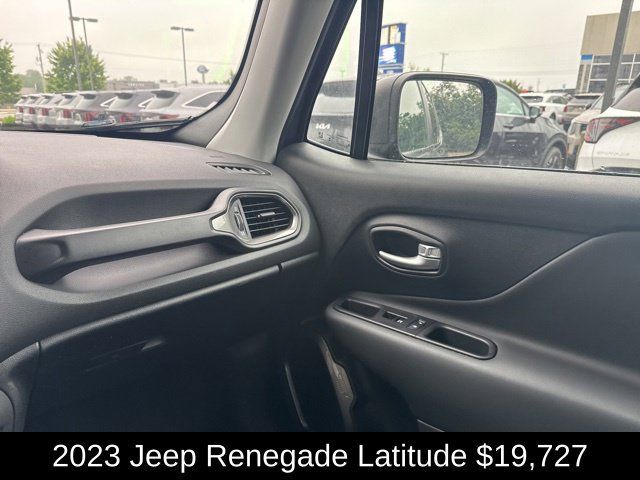 Used 2023 Jeep Renegade Latitude AWD/4WD image 19