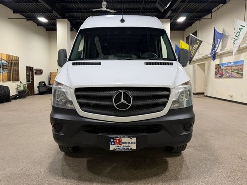 Used 2018 Mercedes-Benz Sprinter 2500 image 2