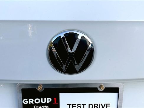 Used 2022 Volkswagen Taos SE FWD image 31