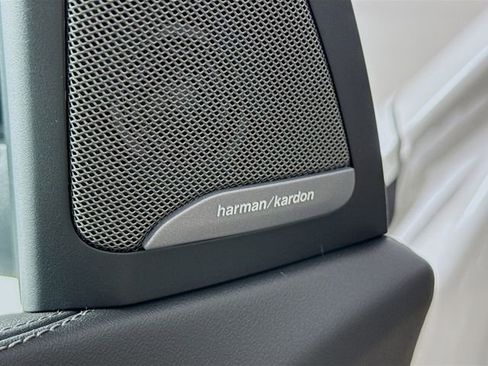 Used 2023 BMW X7 xDrive40i w/ Executive Package image 19